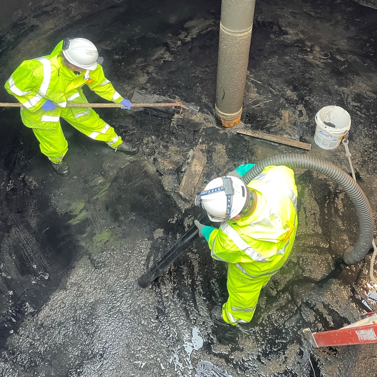 Cleaning the Grit Basin at Headworks